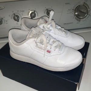 REEBOK. princess women training shoes. size 5 women. used in good condition.